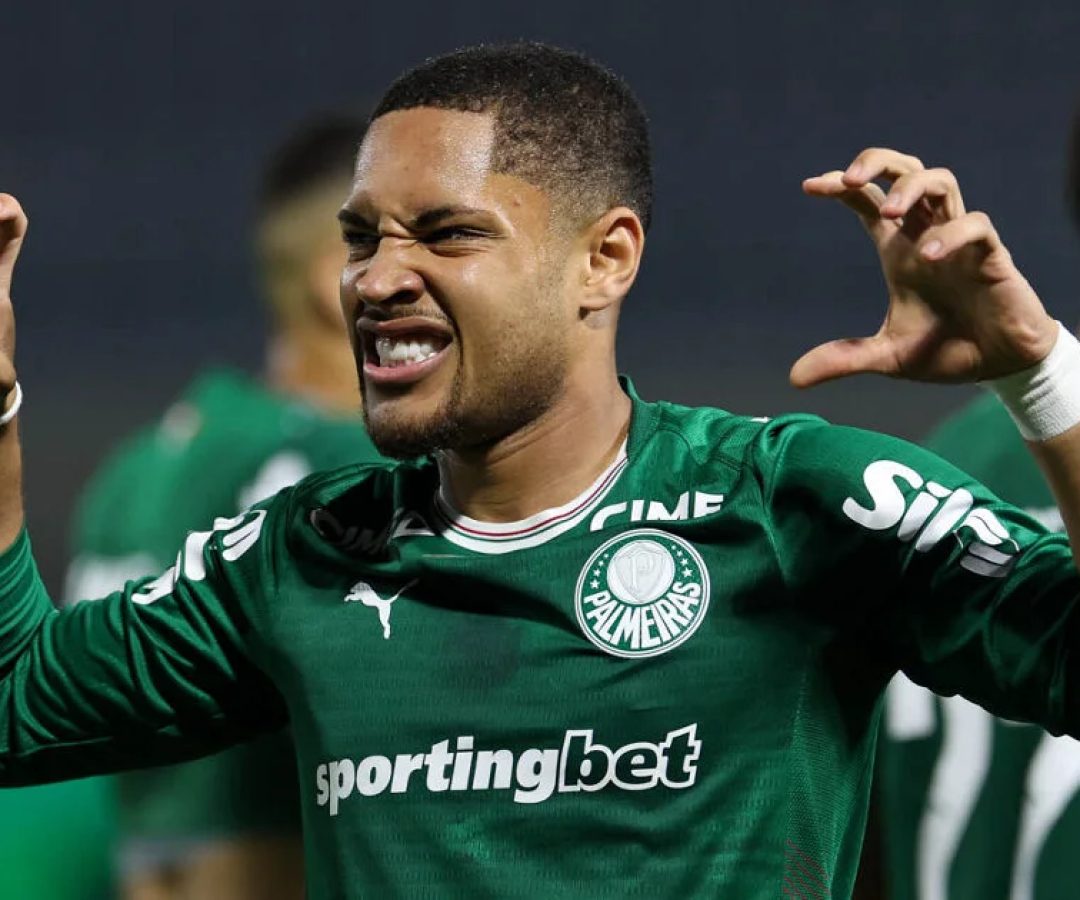 Vitor Roque celebra retorno e valoriza vitória do Palmeiras