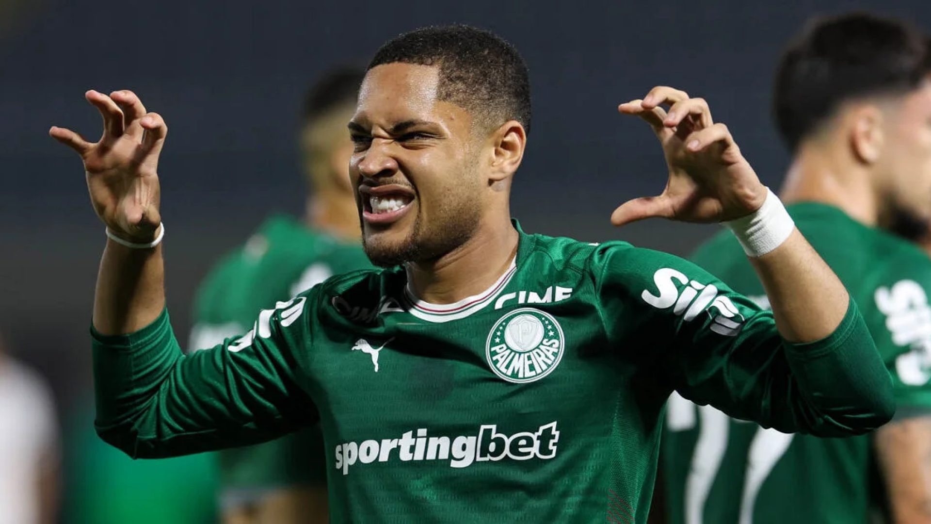 Vitor Roque celebra retorno e valoriza vitória do Palmeiras