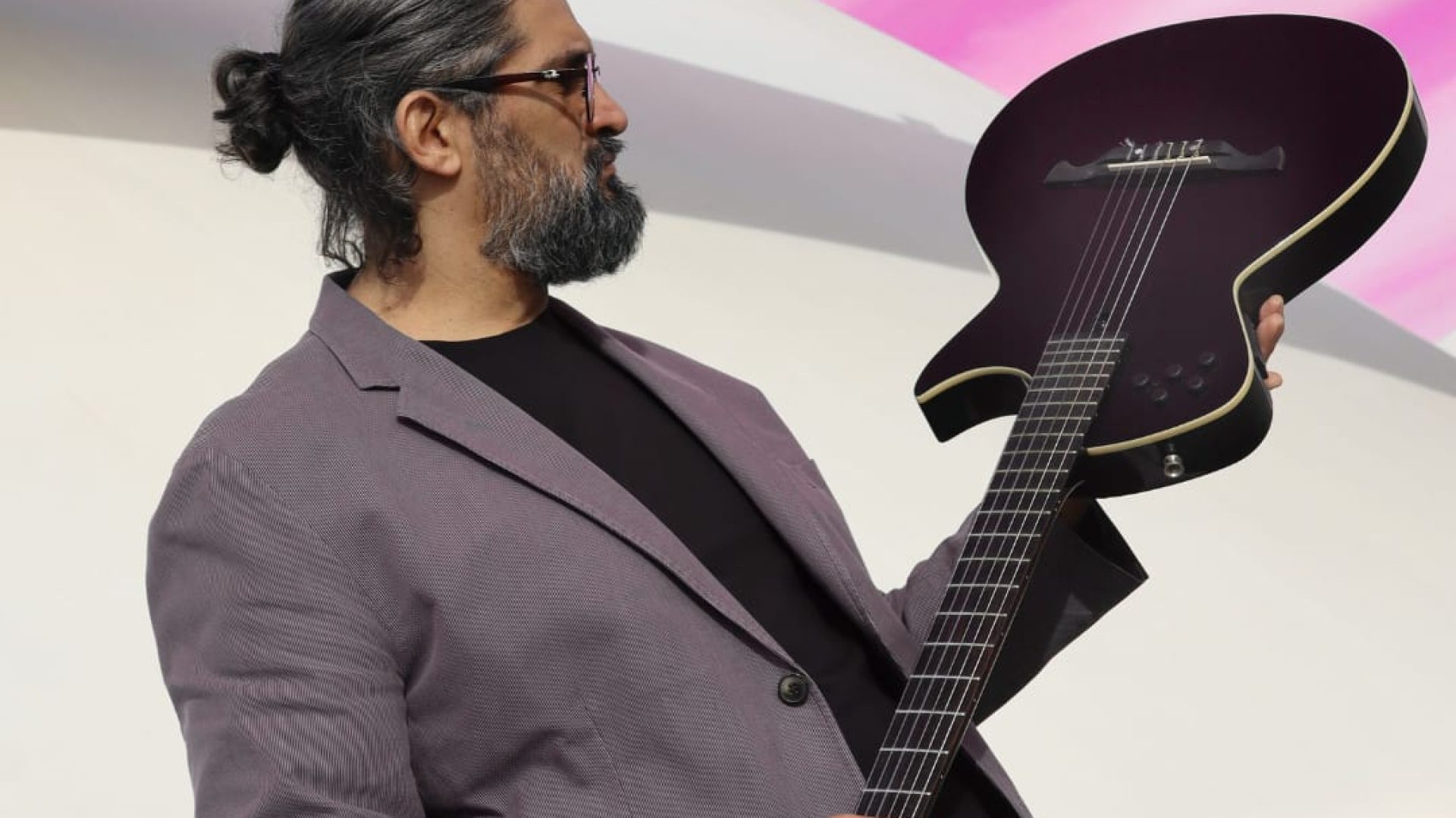 Cello Dante lança EP com show imersivo gratuito no Planetário