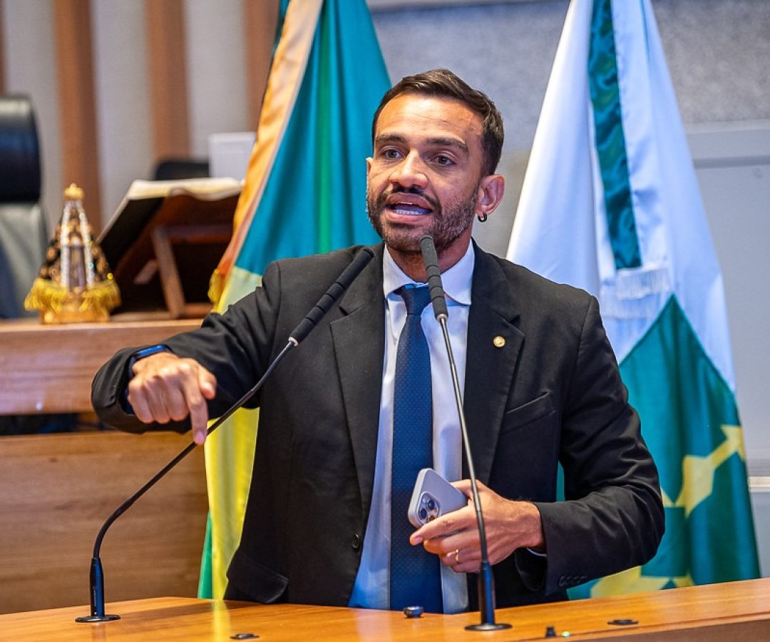 MPDFT requisita inquérito sobre spray de pimenta contra deputado em bloco carnavalesco