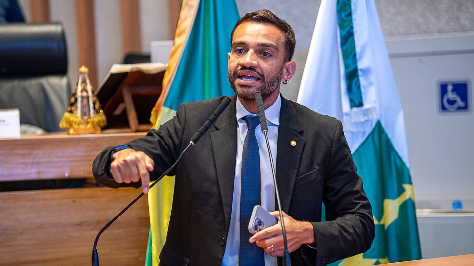 MPDFT requisita inquérito sobre spray de pimenta contra deputado em bloco carnavalesco