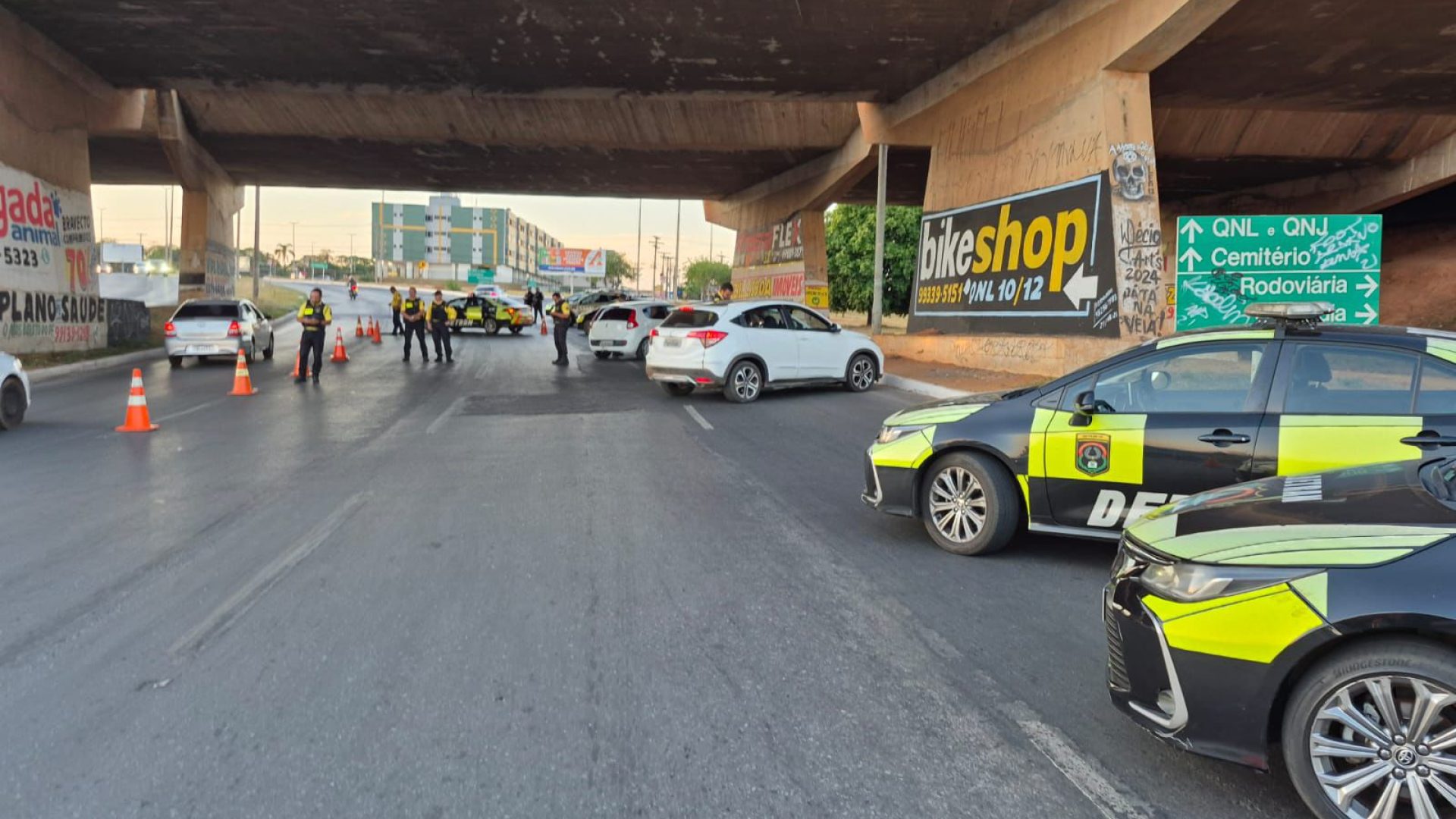 Detran-DF autua mais de 20 motoristas por dirigir embriagado no fim de semana