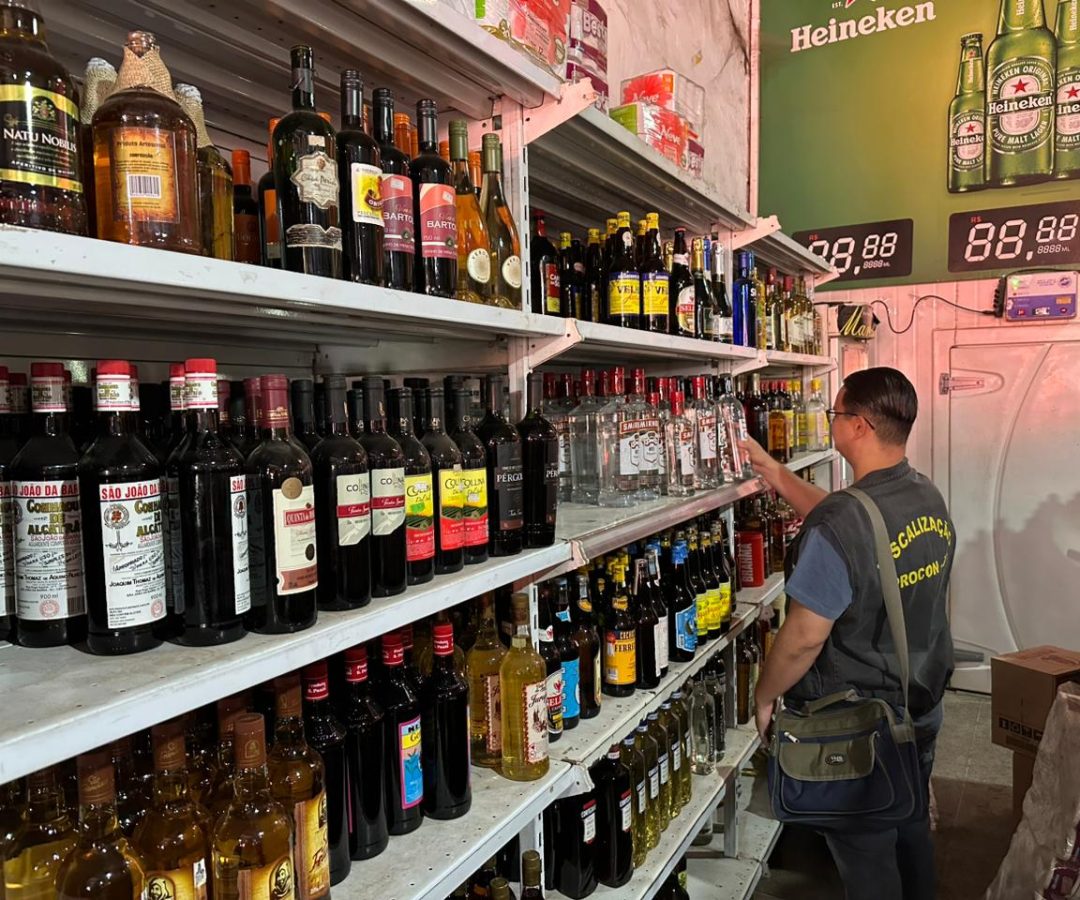 Mais de 10 distribuidoras de bebidas são autuadas por venda de produtos clandestinos no DF
