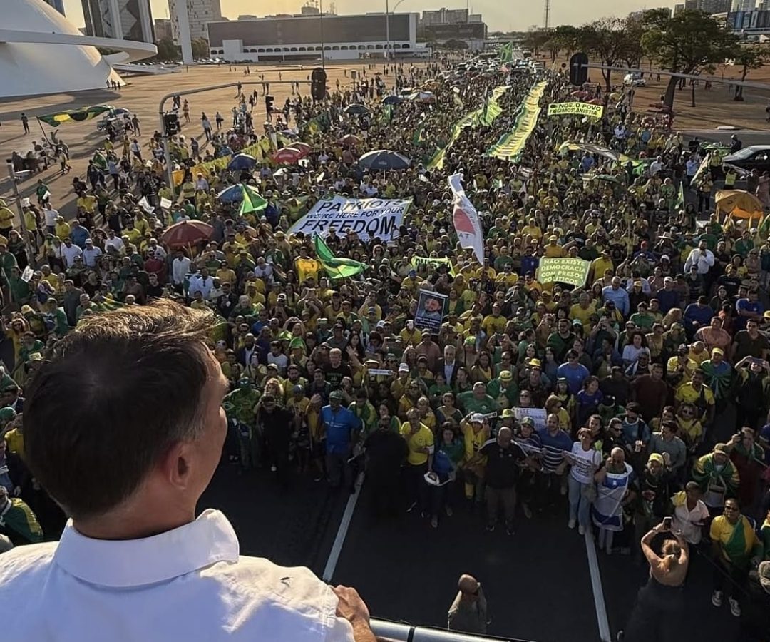 Vídeo: Apoiadores de Bolsonaro fazem ato pró-anistia em Brasília