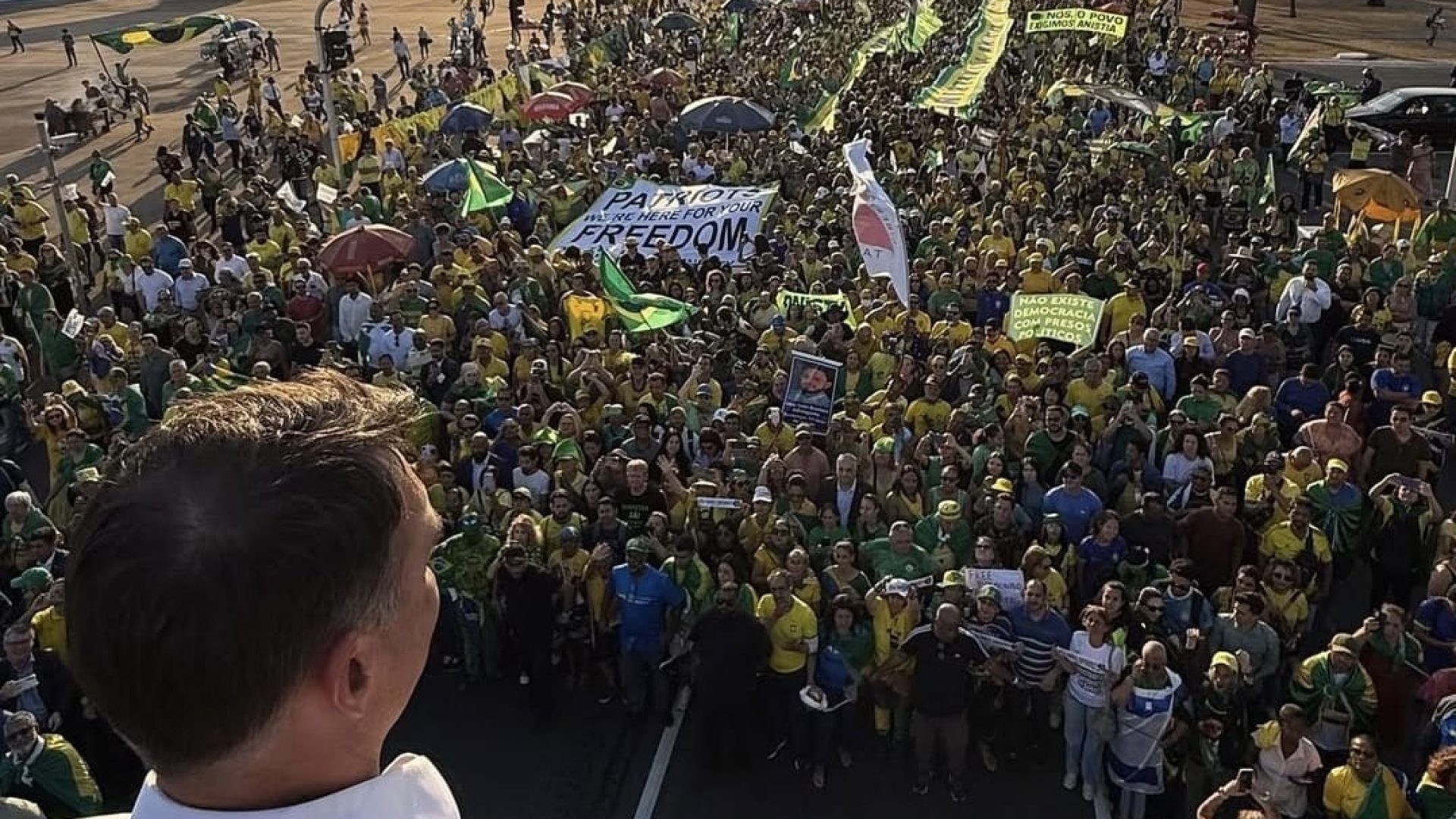 Vídeo: Apoiadores de Bolsonaro fazem ato pró-anistia em Brasília