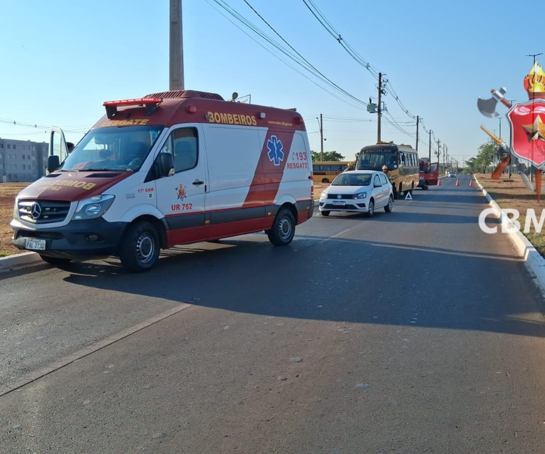Grávida fica ferida após colisão entre ônibus e carro no Riacho Fundo II