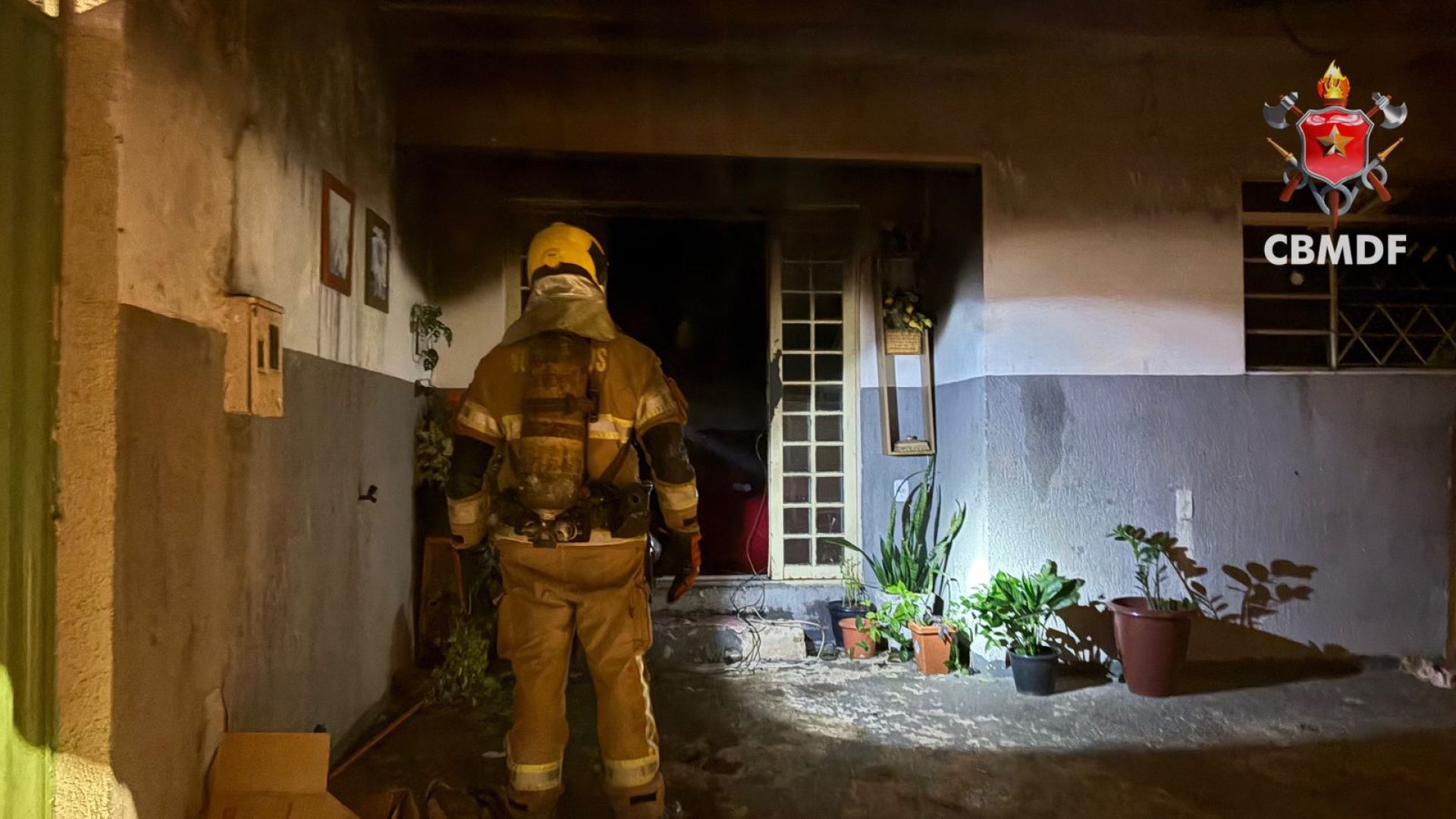 CBMDF é acionado após incêndio em uma residência na QR 205