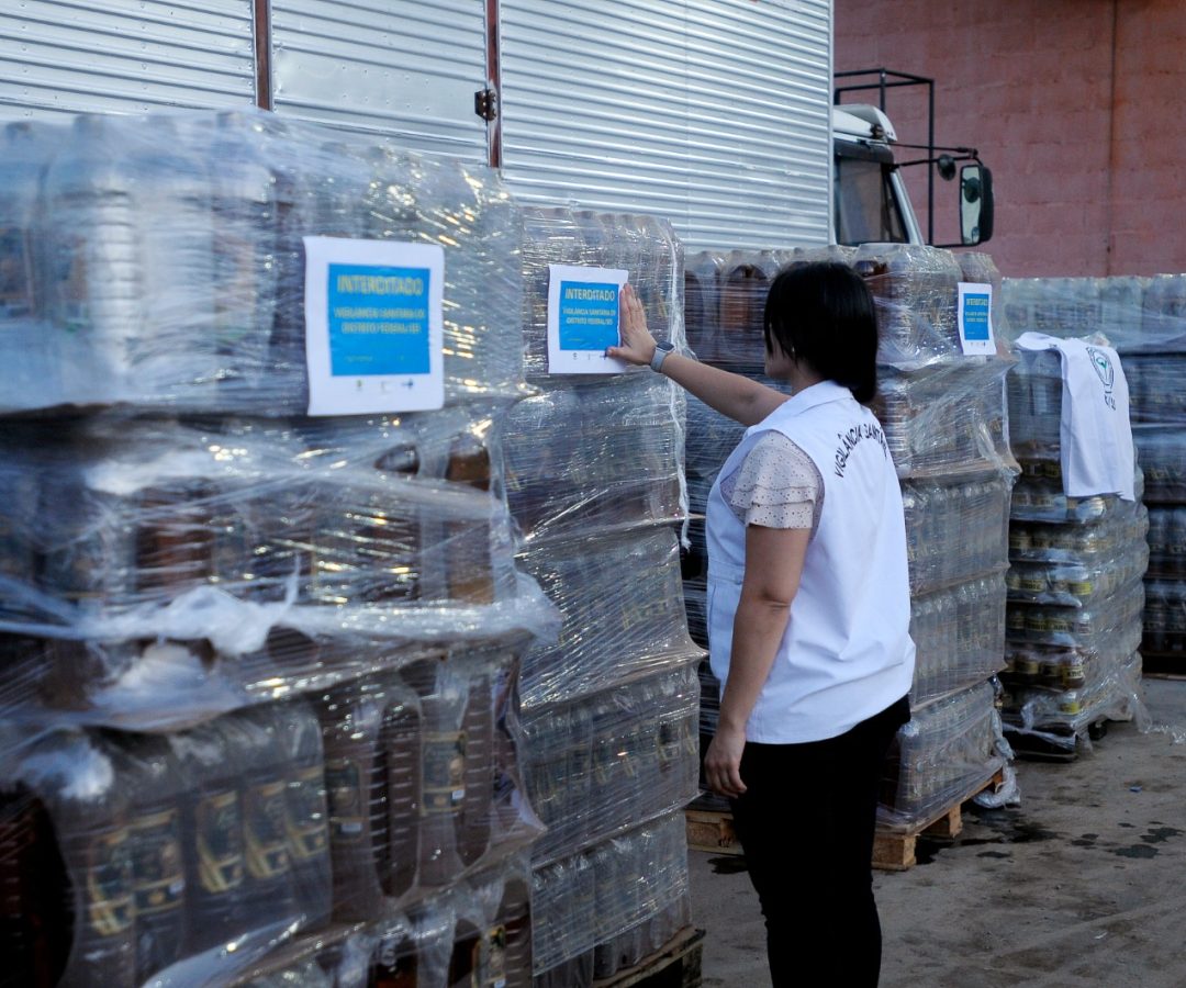 Vigilância Sanitária realizará nesta sexta (17) descarte de mais de 23 mil litros de bebidas apreendidas