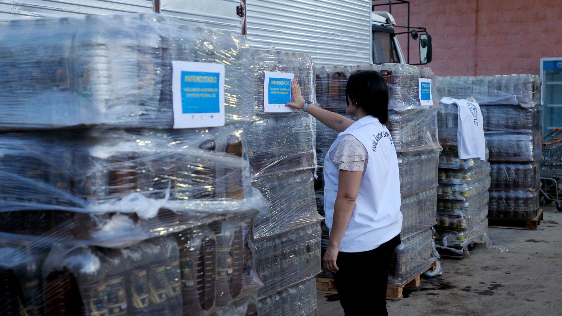 Vigilância Sanitária realizará nesta sexta (17) descarte de mais de 23 mil litros de bebidas apreendidas