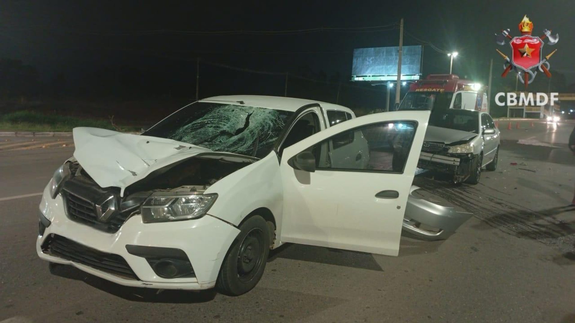 Pedestre morre atropelado na EPNB; colisão entre dois carros ocorre logo após acidente
