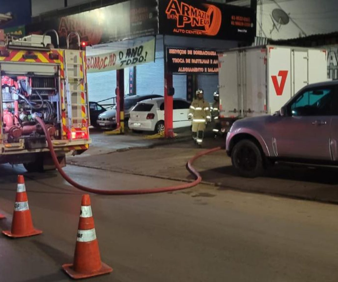 Bombeiros controlam princípio de incêndio em posto de combustíveis em Planaltina