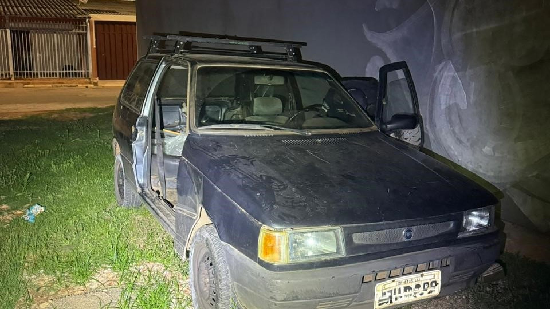 Três são detidos após polícia localizar carro furtado na madrugada em Ceilândia