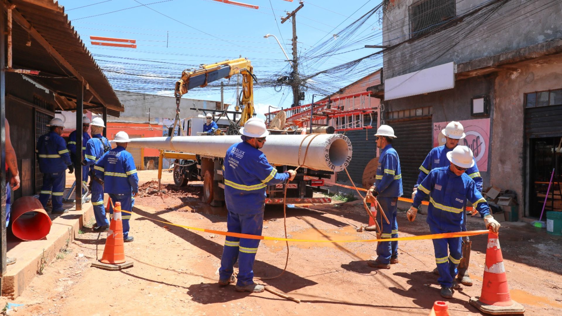 Com investimento de mais de R$ 100 milhões, GDF autoriza obras de saneamento e entrega serviços de energia em Santa Luzia, na Estrutural