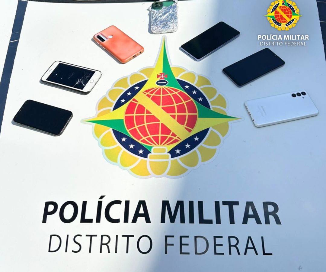Homem é detido em flagrante por roubo e policiais recuperam oito celulares