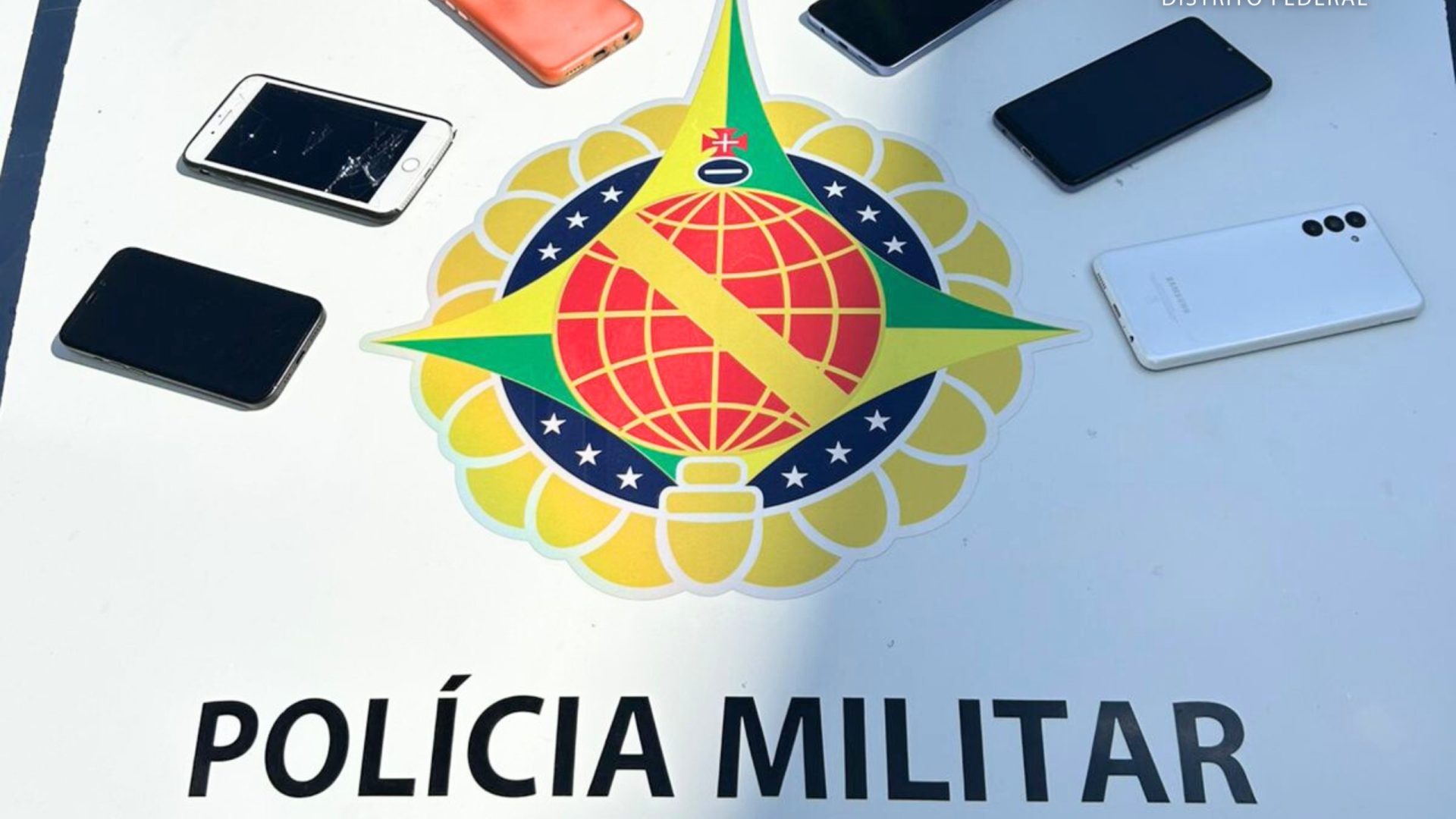 Homem é detido em flagrante por roubo e policiais recuperam oito celulares