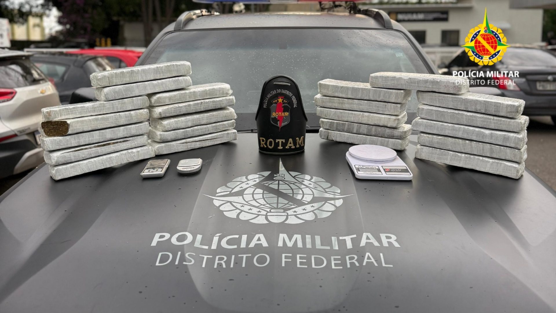 PMDF realiza três prisões por porte ilegal de arma e tráfico de drogas em ações integradas em Santa Maria e Ceilândia