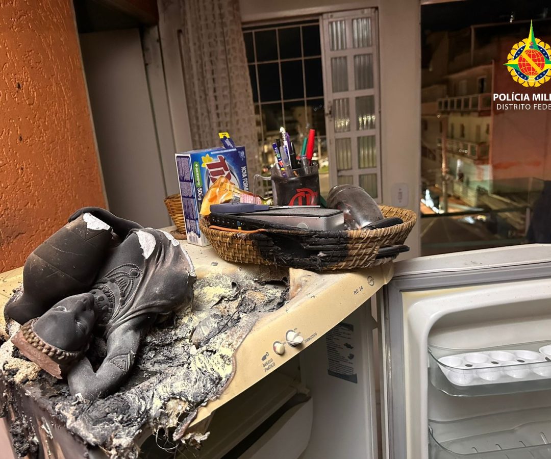 Moradores são resgatados de apartamento em chamas no Guará II