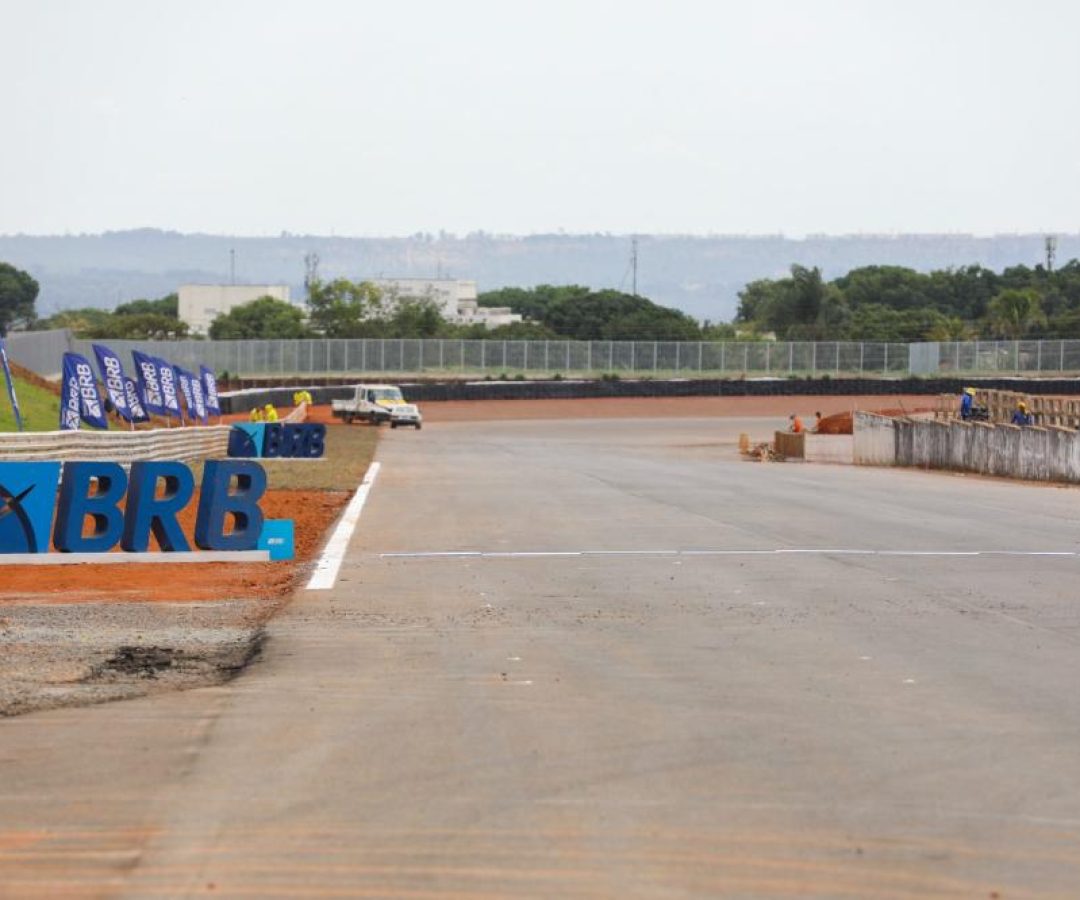 Cadastro para ingressos gratuitos da corrida de reinauguração do Autódromo de Brasília abre nesta terça-feira (25)