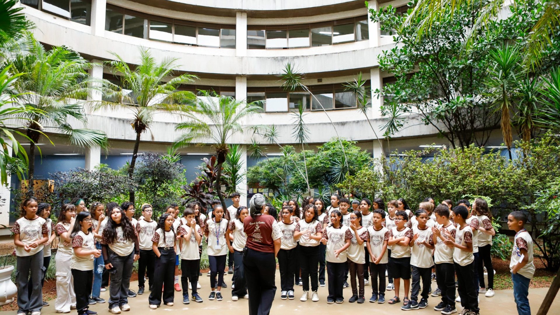 Cantata de Natal emociona pacientes e profissionais no HRAN