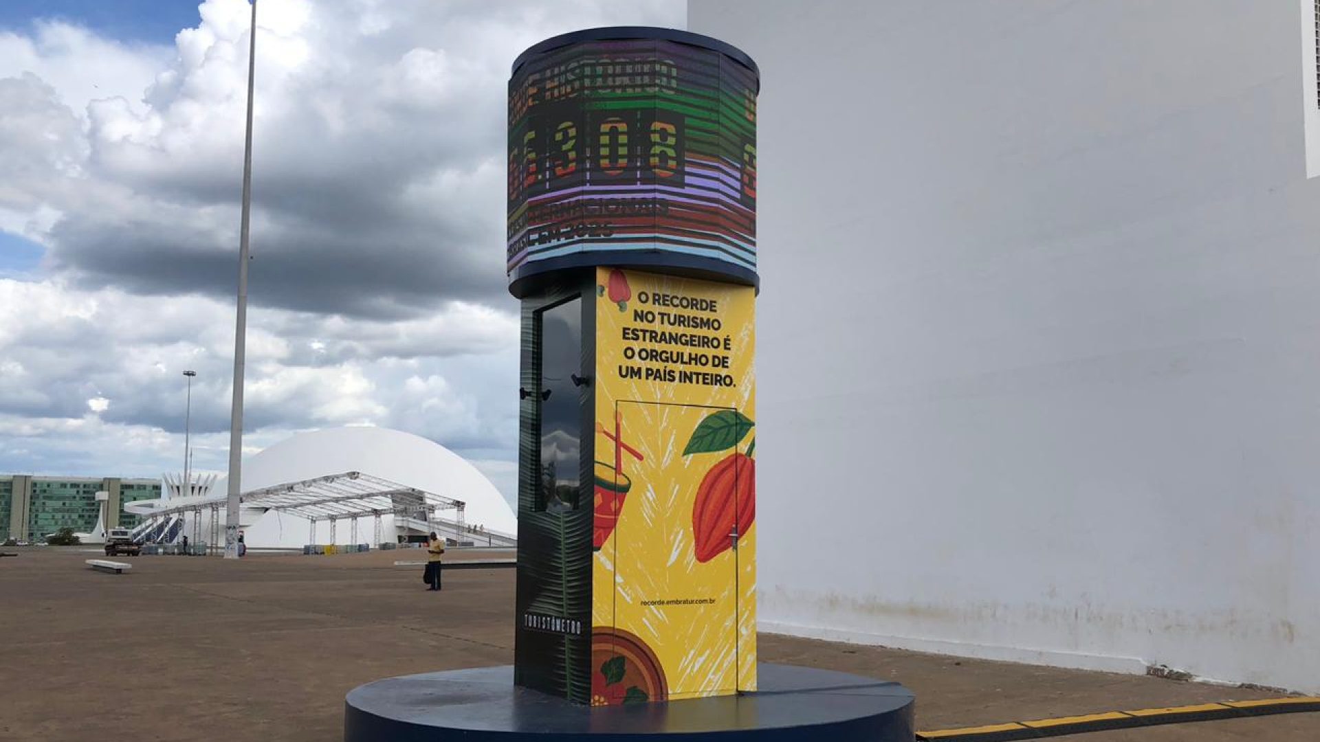 Brasília registra quase 90 mil turistas estrangeiros e ganha “turistômetro” 