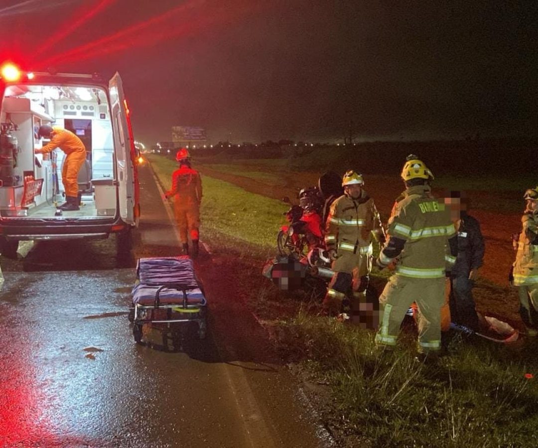 Motociclista fica ferida após queda no Catetinho