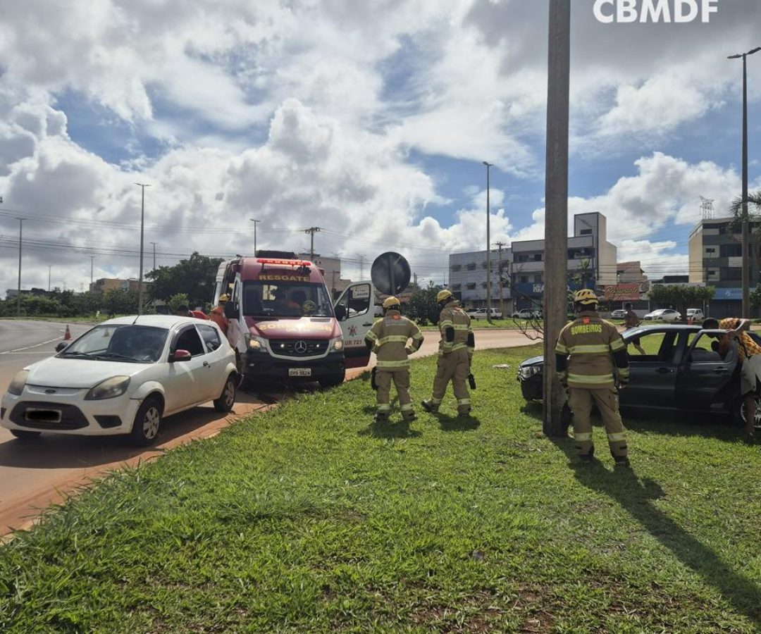 CBMDF é acionado após colisão entre dois veículos