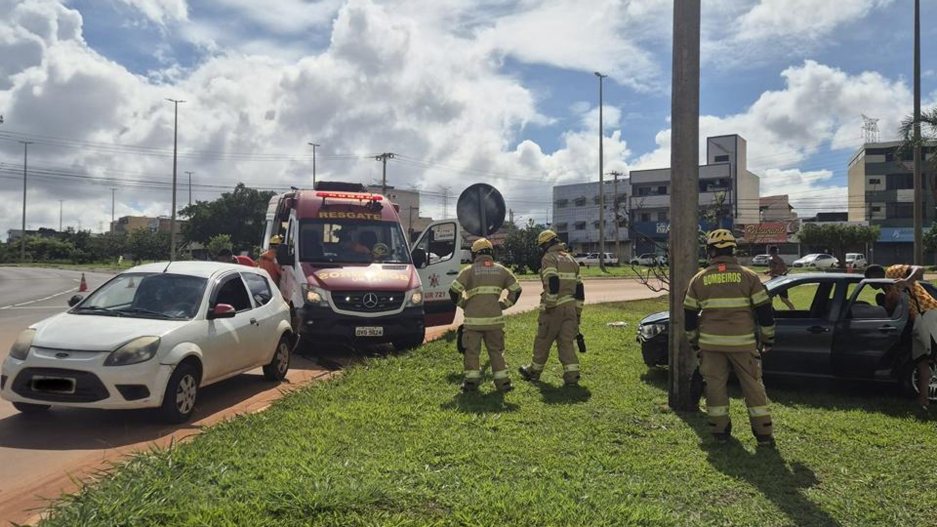 CBMDF é acionado após colisão entre dois veículos