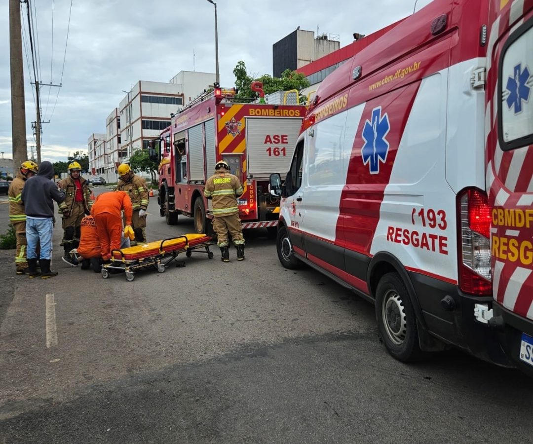 Idoso é atropelado por motocicleta na QNN 37 e levado ao hospital em estado estável