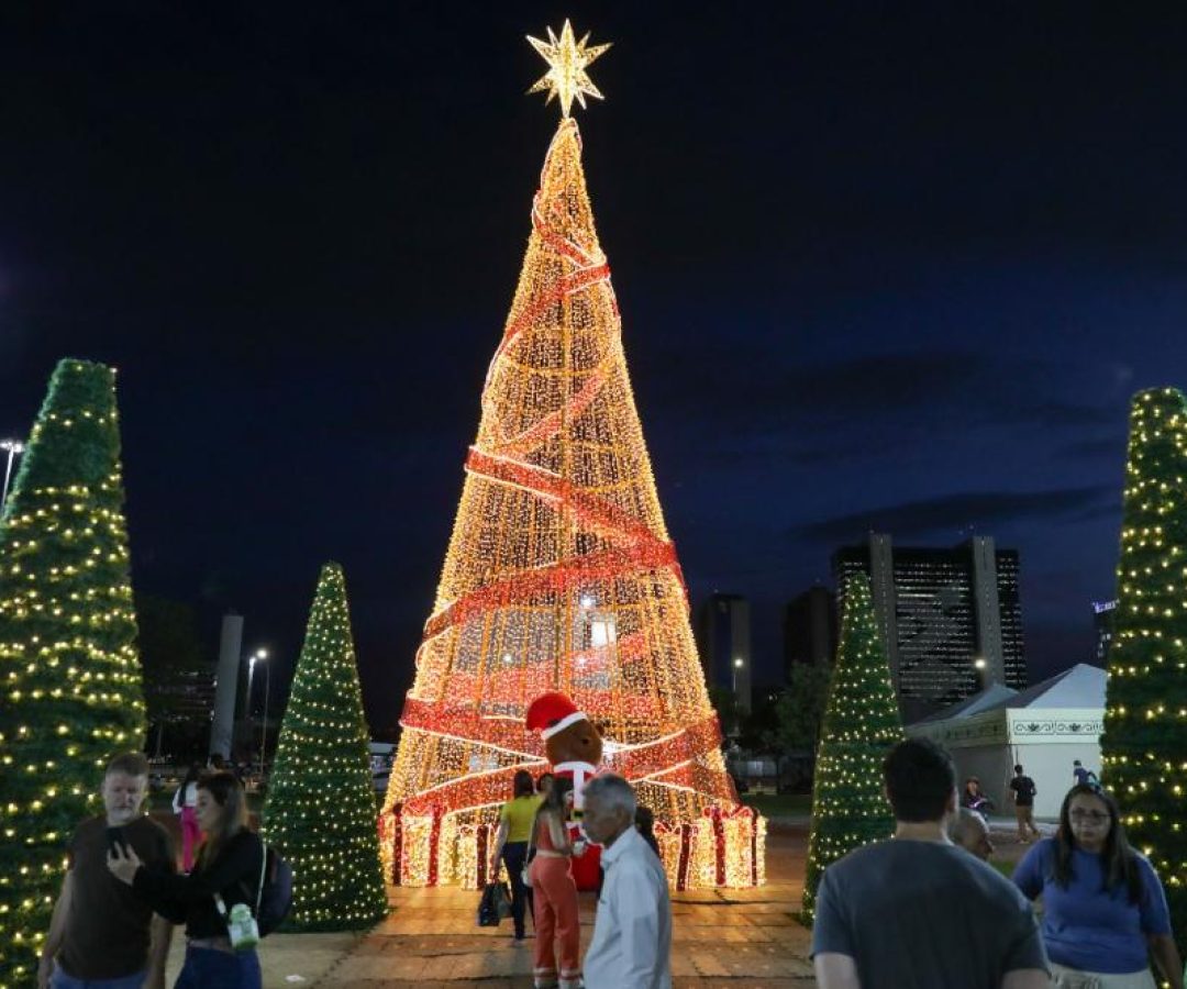 Nosso Natal 2025 ilumina Esplanada dos Ministérios e atrai famílias com espetáculos gratuitos