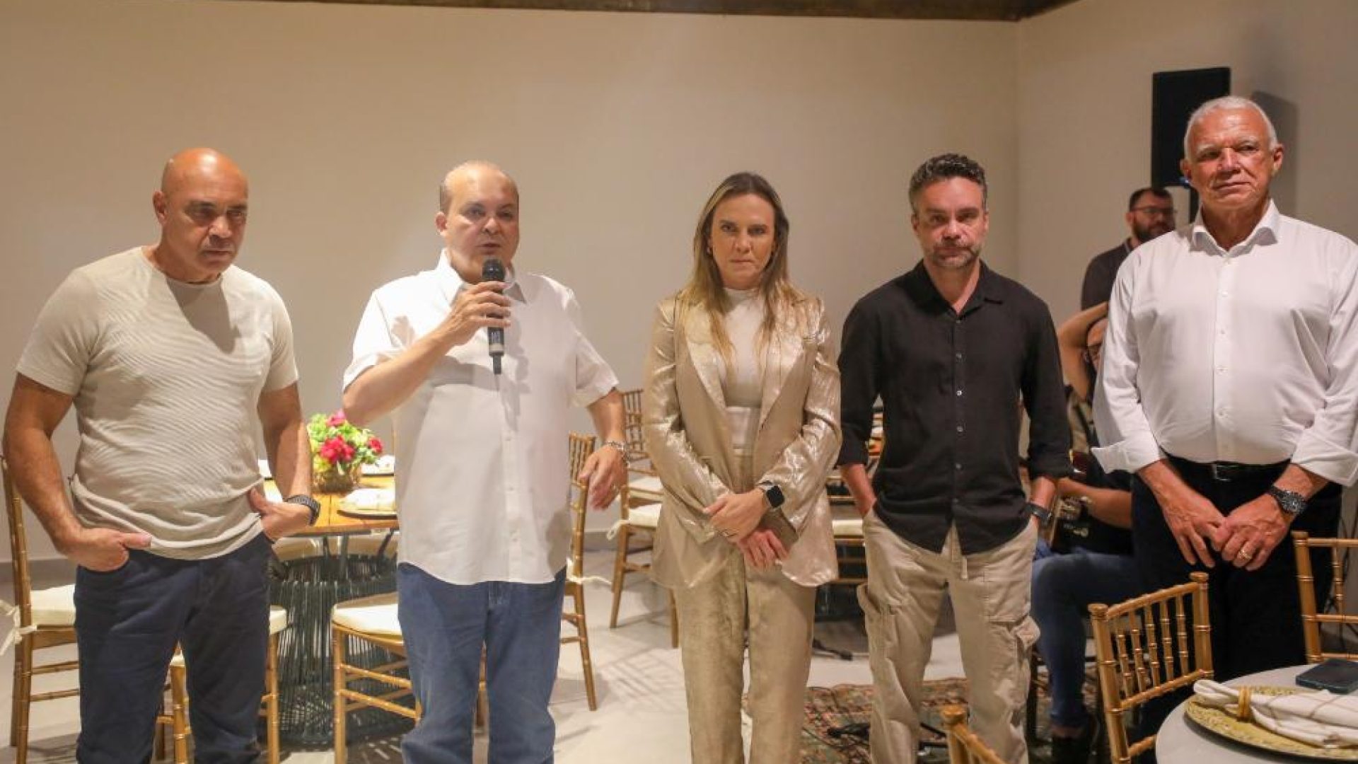 Governador Ibaneis Rocha reúne deputados para jantar de confraternização