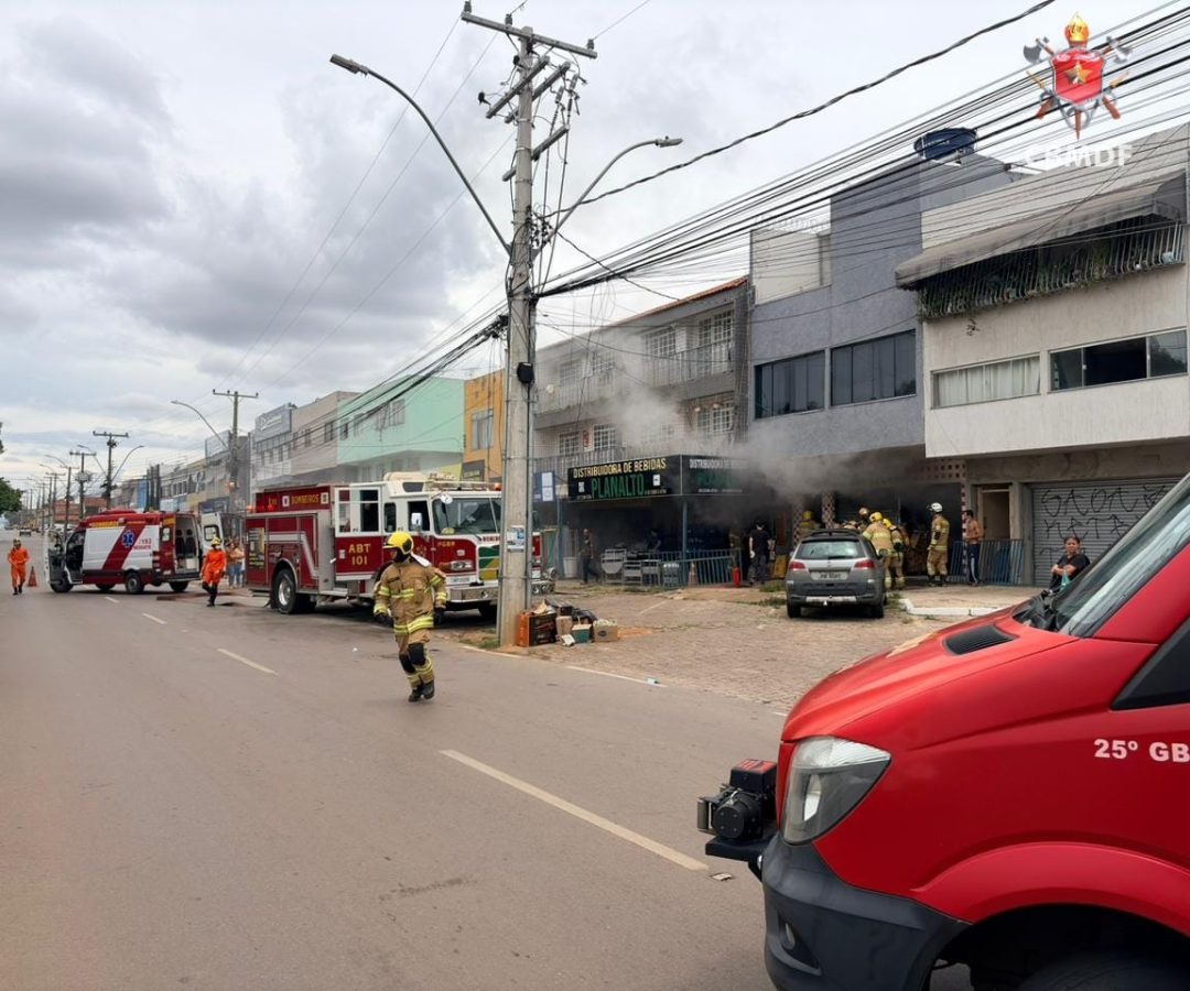 Incêndio atinge estabelecimento comercial no Núcleo Bandeirante