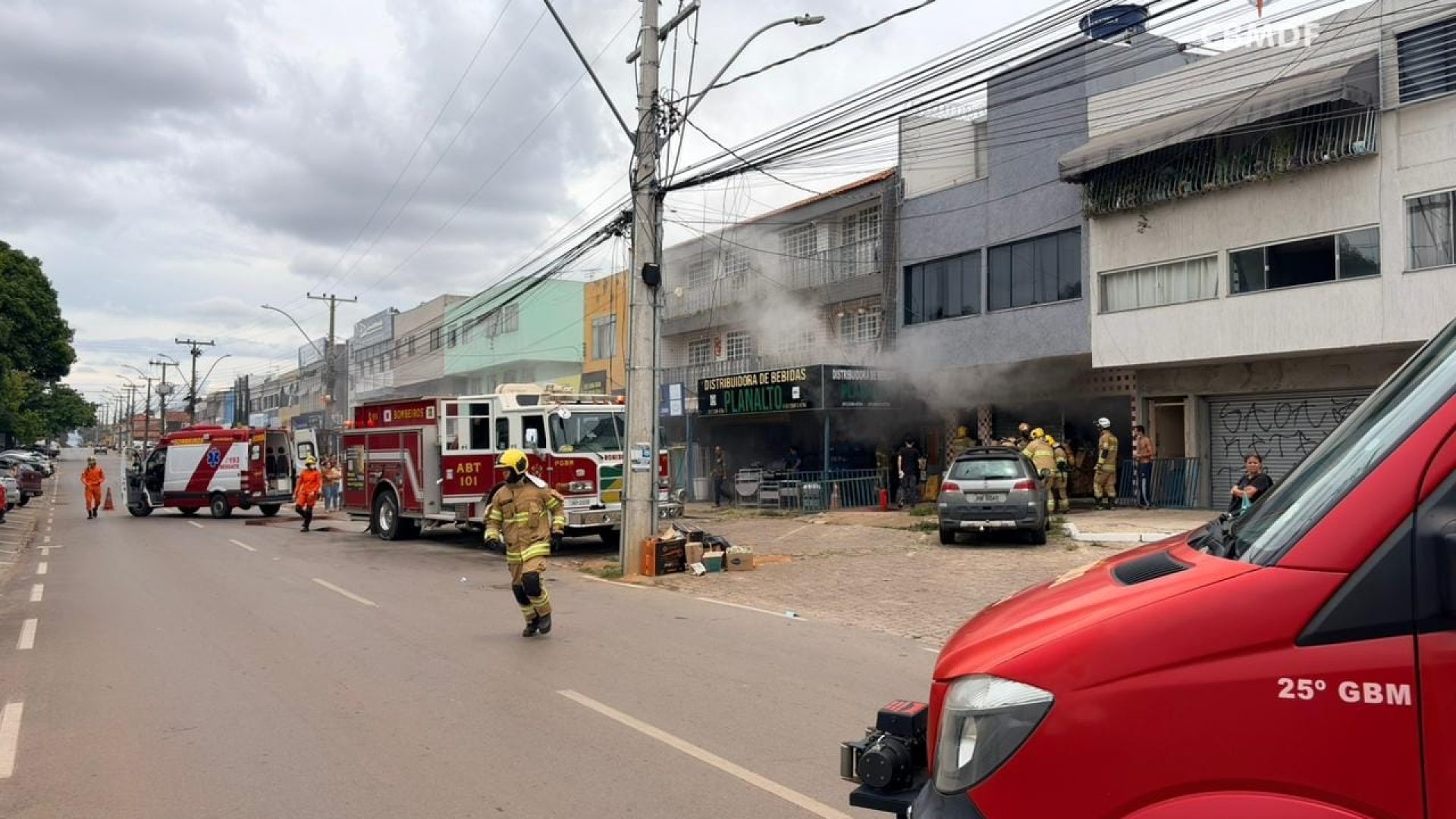 Incêndio atinge estabelecimento comercial no Núcleo Bandeirante