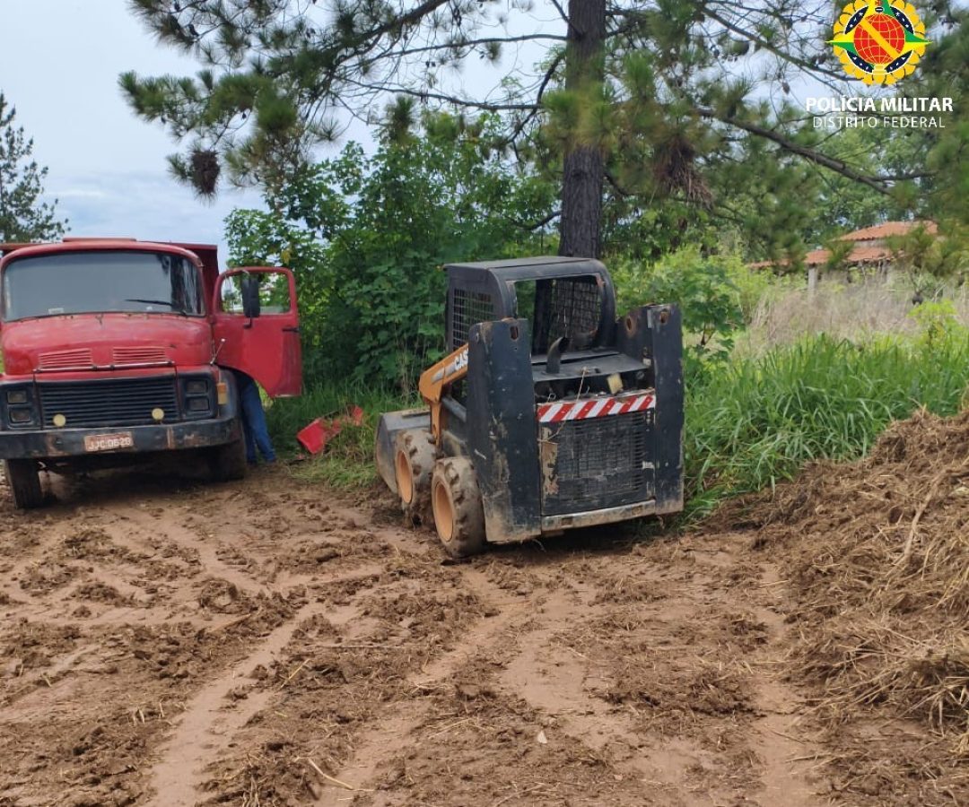 Máquinas em terreno alvo de denúncia levam PM Ambiental a investigar possível invasão no DF