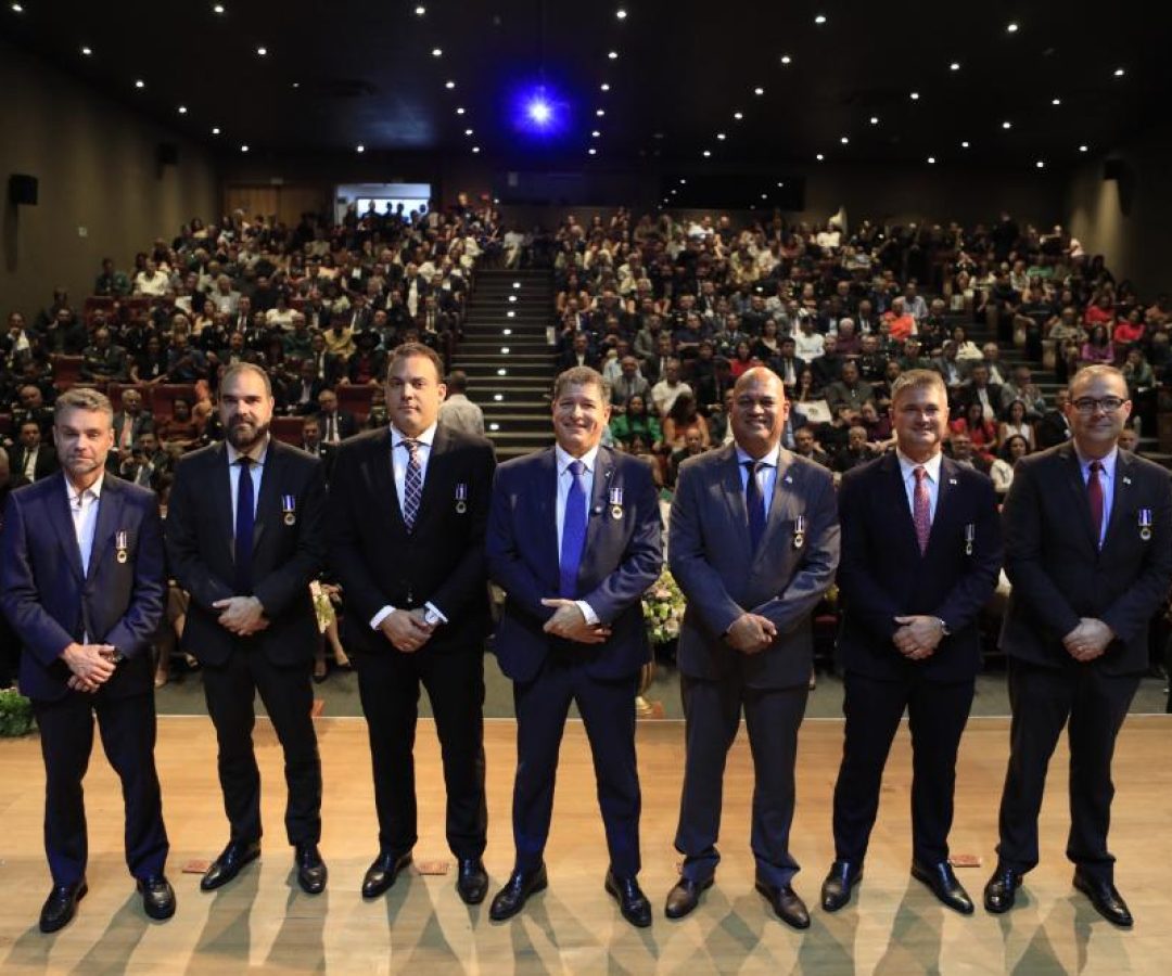 Medalha Mérito do Conselho Comunitário de Segurança é entregue a 300 pessoas