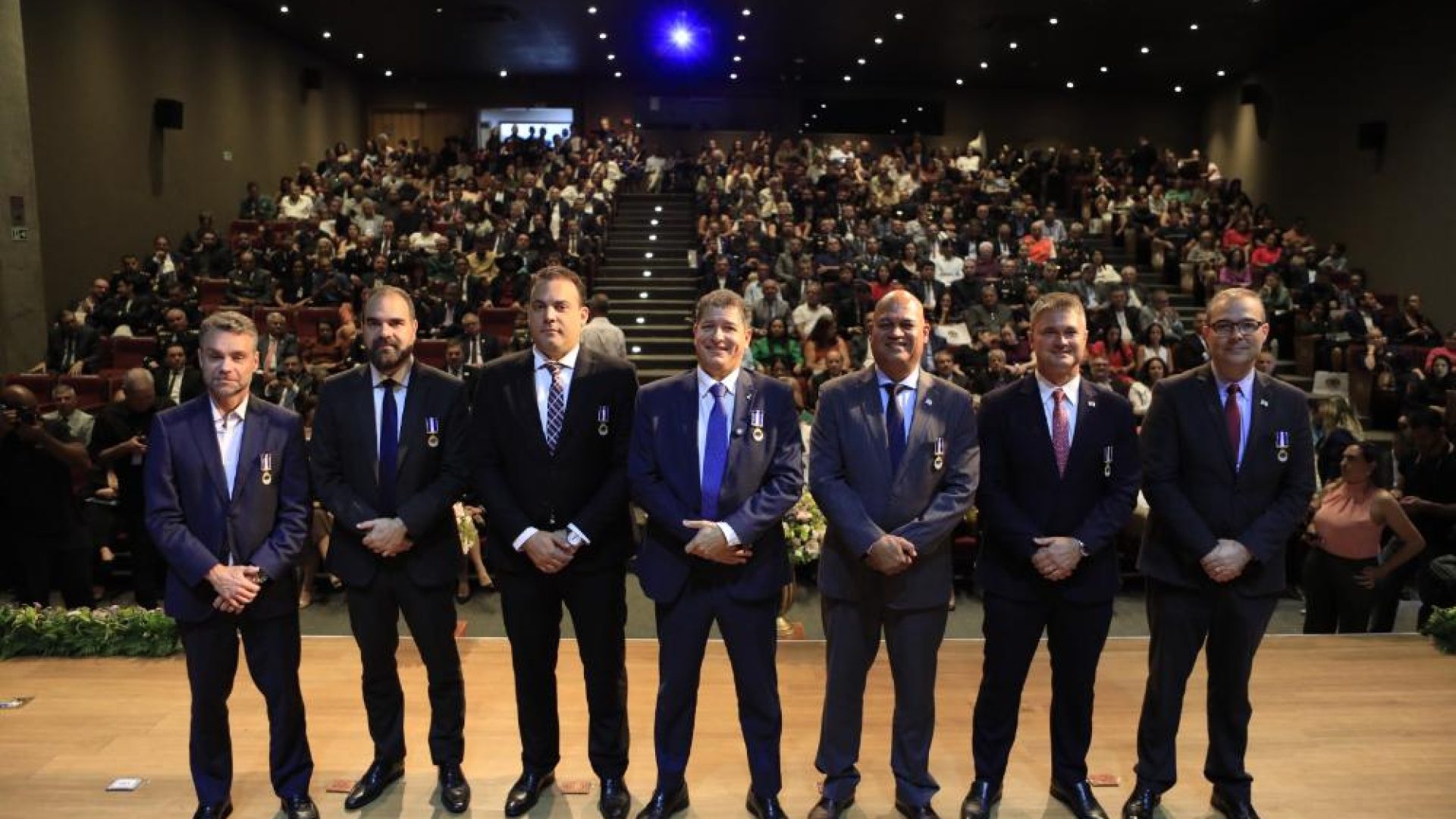 Medalha Mérito do Conselho Comunitário de Segurança é entregue a 300 pessoas