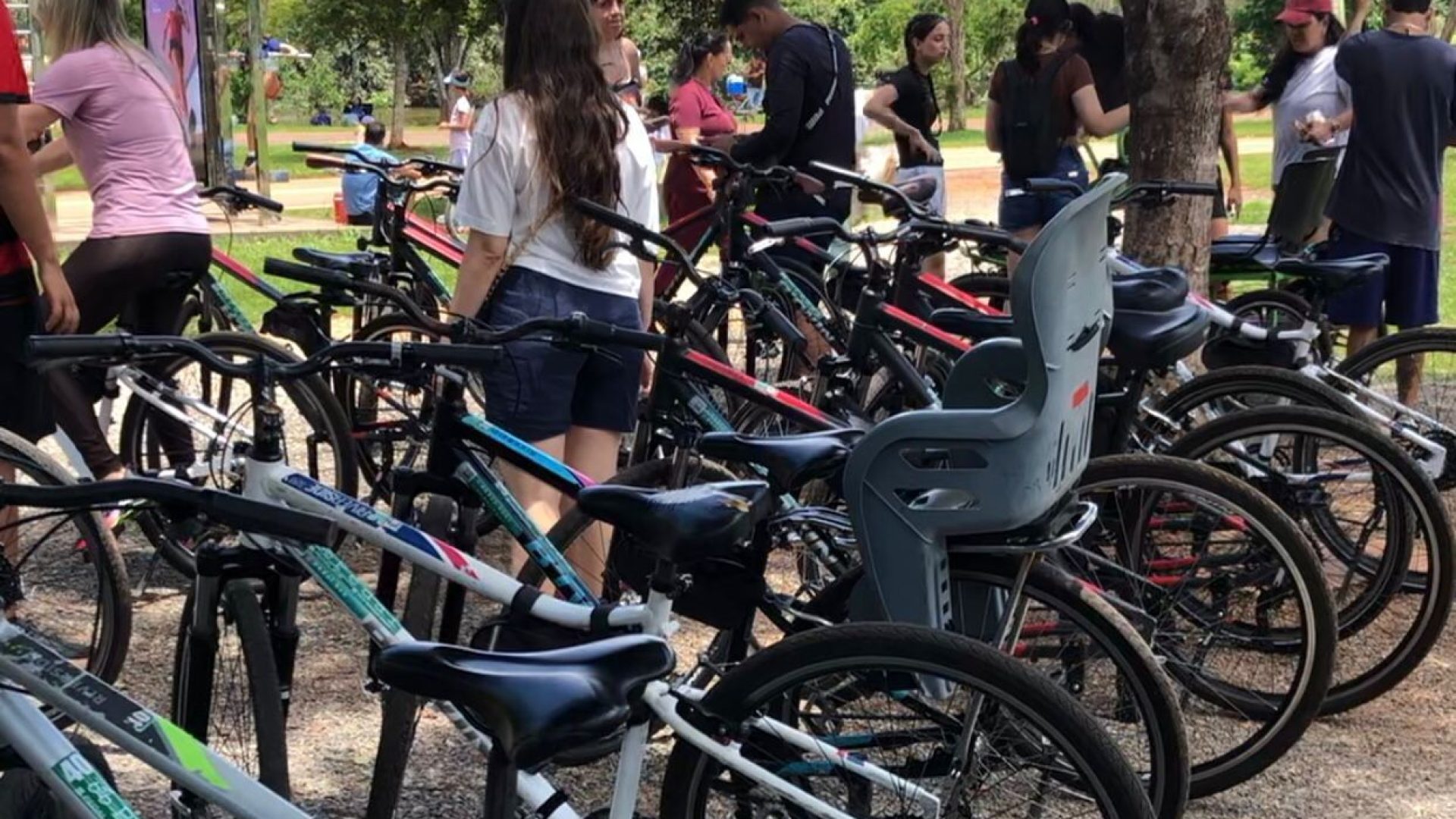 Domingo no Parque: bicicletas e triciclos viram atração em Brasília