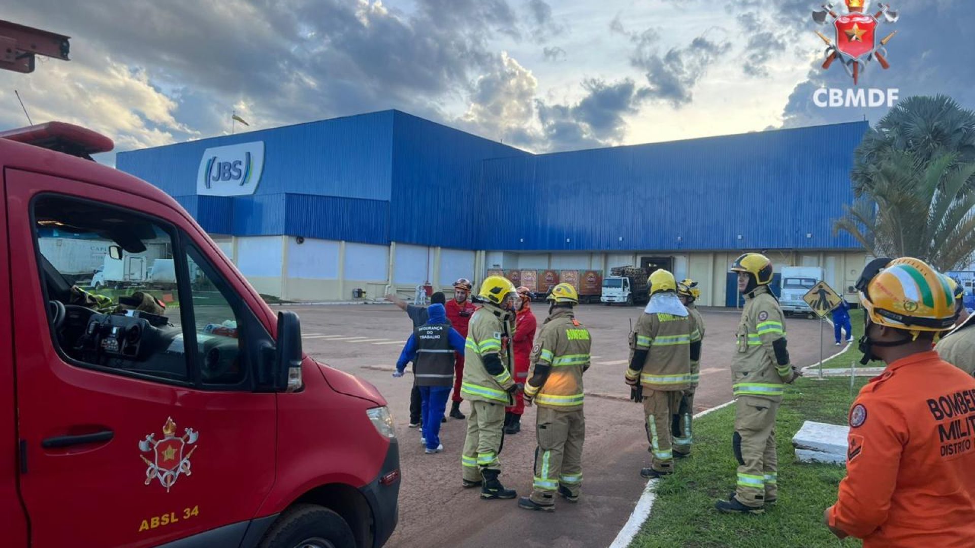 Vazamento de amônia mobiliza CBMDF em fábrica da JBS em Samambaia