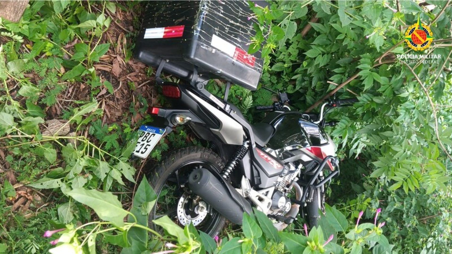 PMDF recupera motocicleta furtada em área de mata de Ceilândia