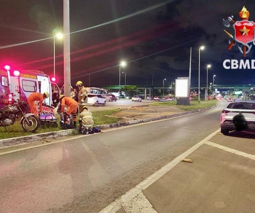 Colisão entre carro e motocicleta deixa motociclista ferido na EPTG