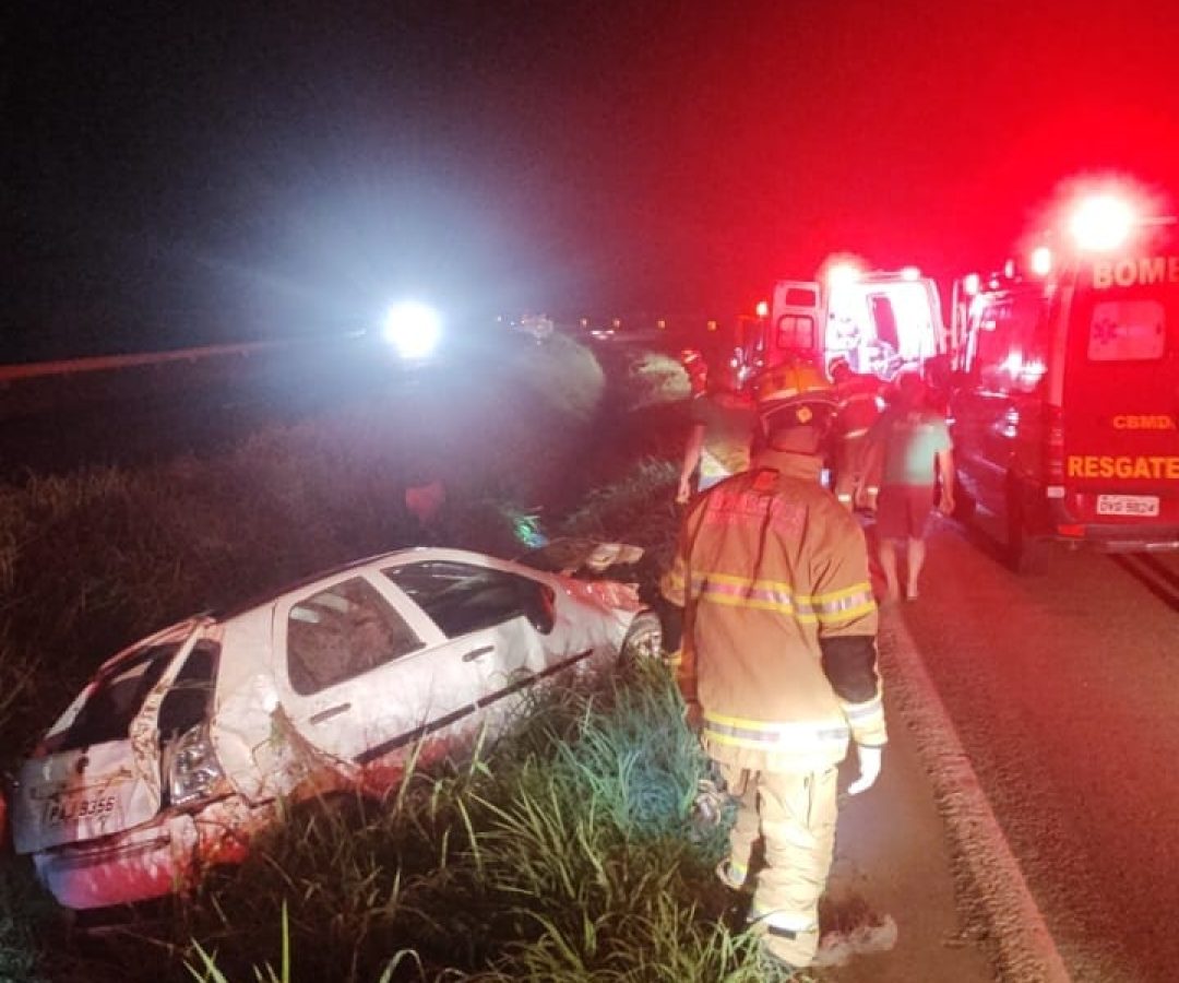 Capotamento na BR-060 deixa quatro feridos na divisa entre DF e Goiás