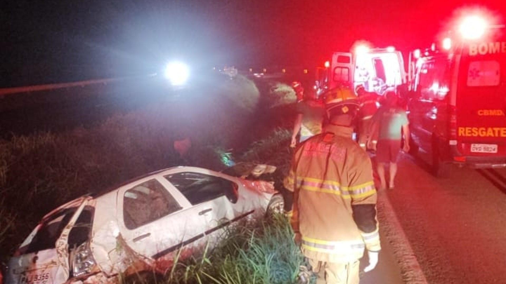 Capotamento na BR-060 deixa quatro feridos na divisa entre DF e Goiás