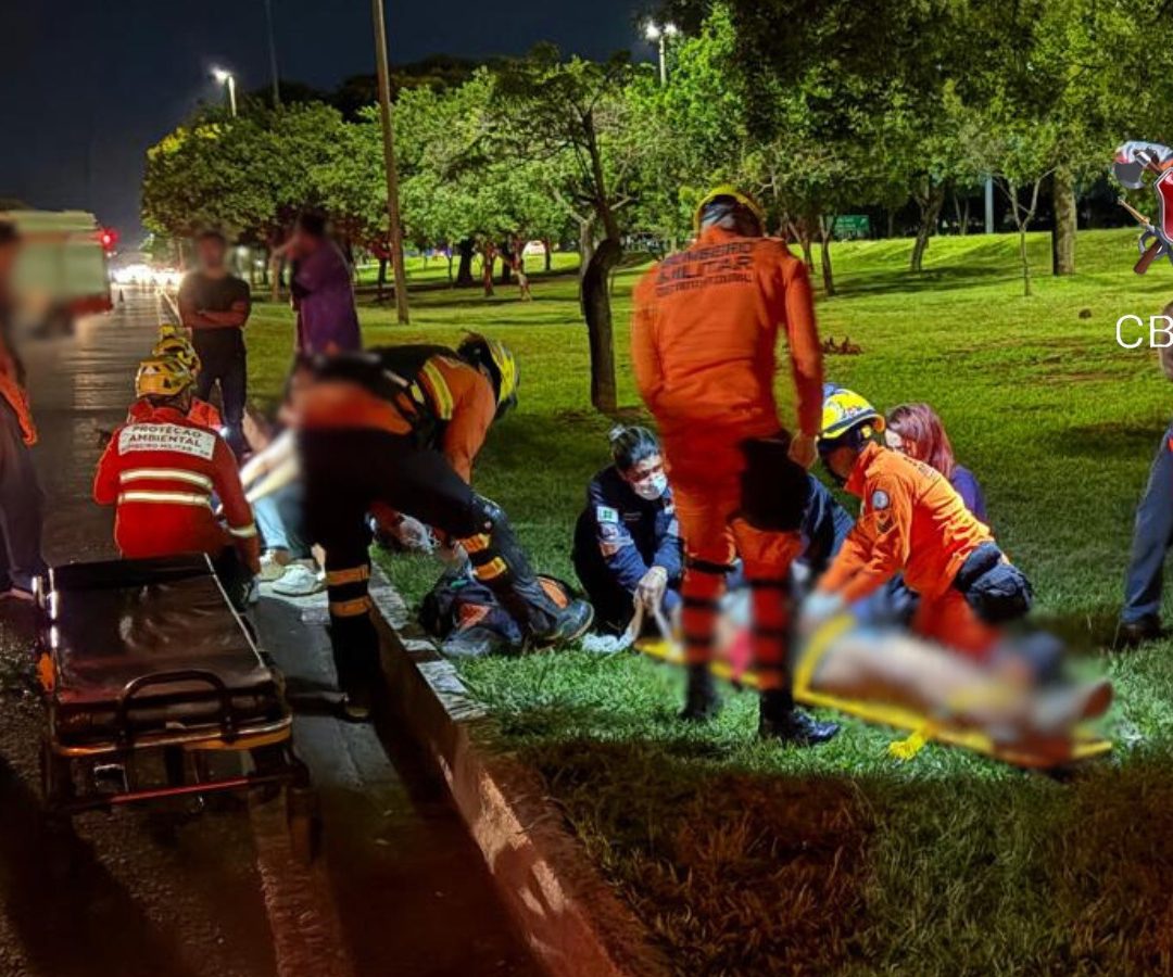 Sinistro com motocicletas deixam quatro feridos na EPIA, próximo à Feira dos Importados