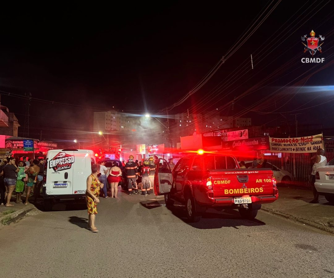 Incêndio atinge estabelecimento comercial em Samambaia