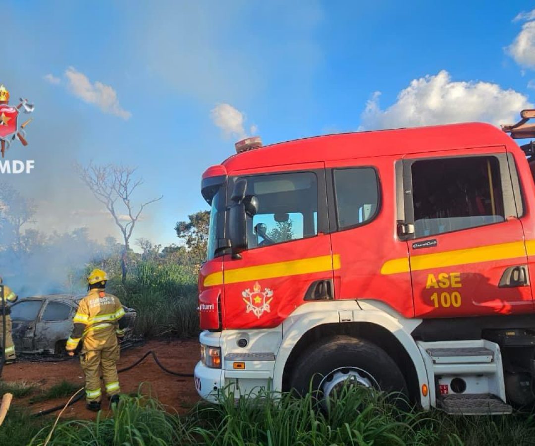 Incêndio destrói veículo no Parque Ecológico do Tororó e mobiliza bombeiros
