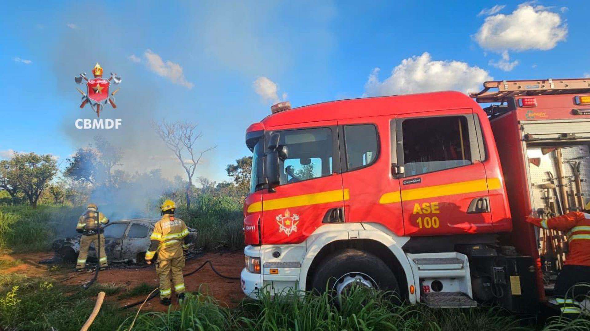 Incêndio destrói veículo no Parque Ecológico do Tororó e mobiliza bombeiros