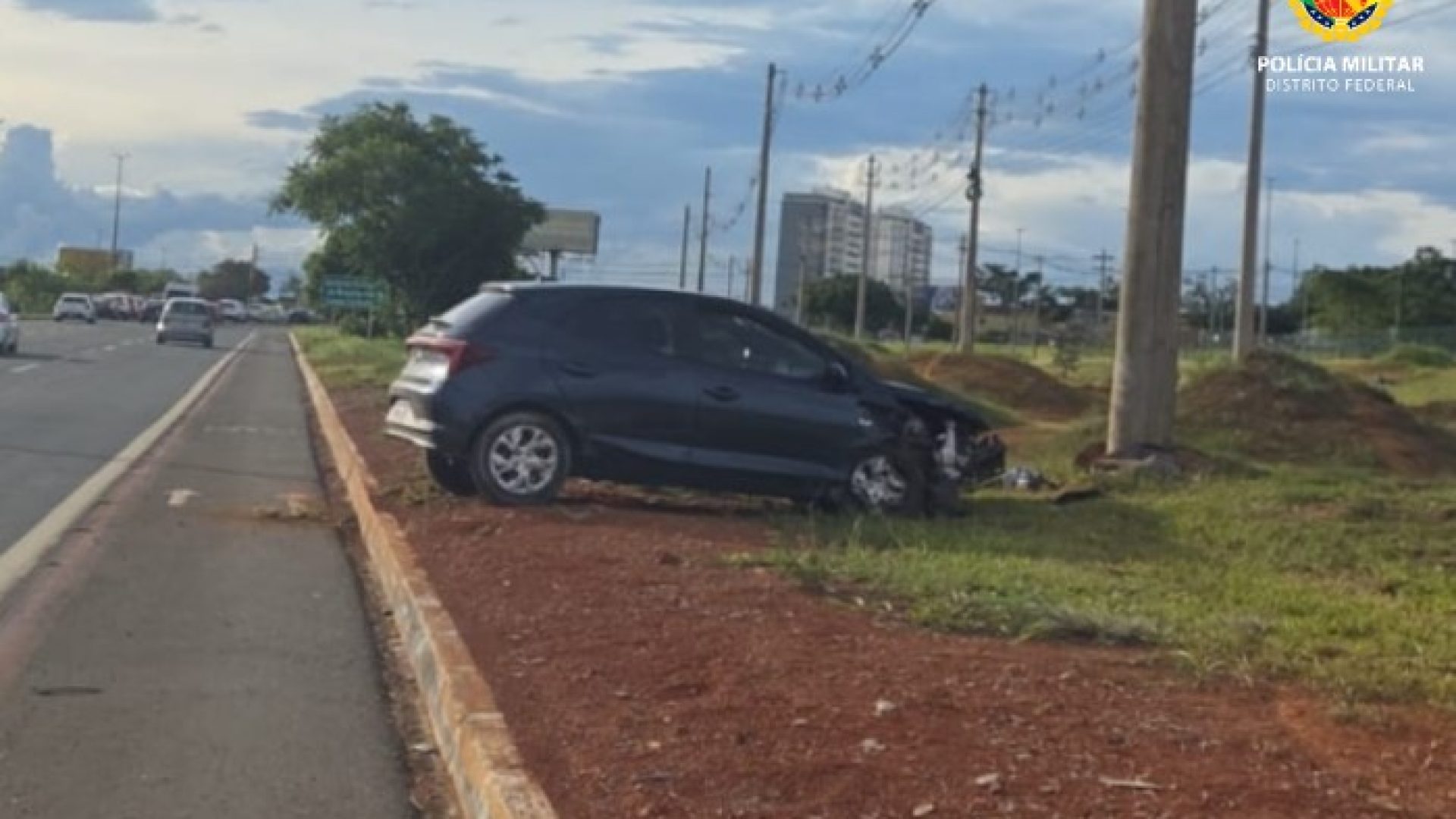 Suspeito de roubo de carro é preso após colisão, invasão da UnB e cerco com apoio aéreo