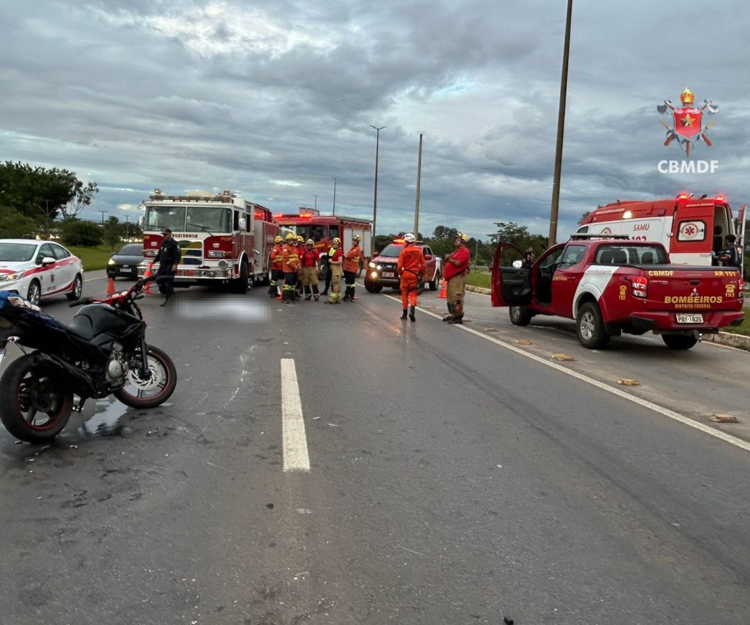 Colisão entre motocicletas deixa uma vítima fatal na EPIA, em frente ao Catetinho