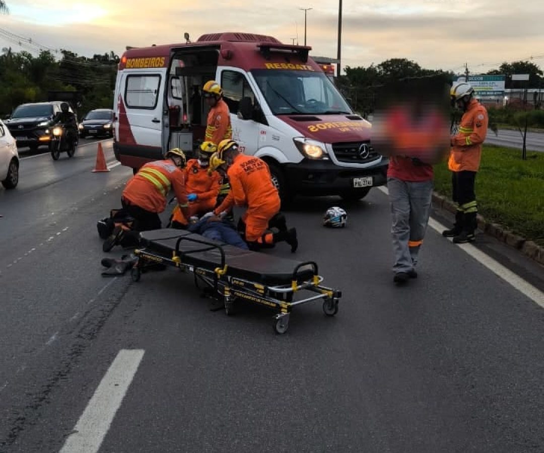 Motociclista é socorrido após colisão com carro no Núcleo Bandeirante