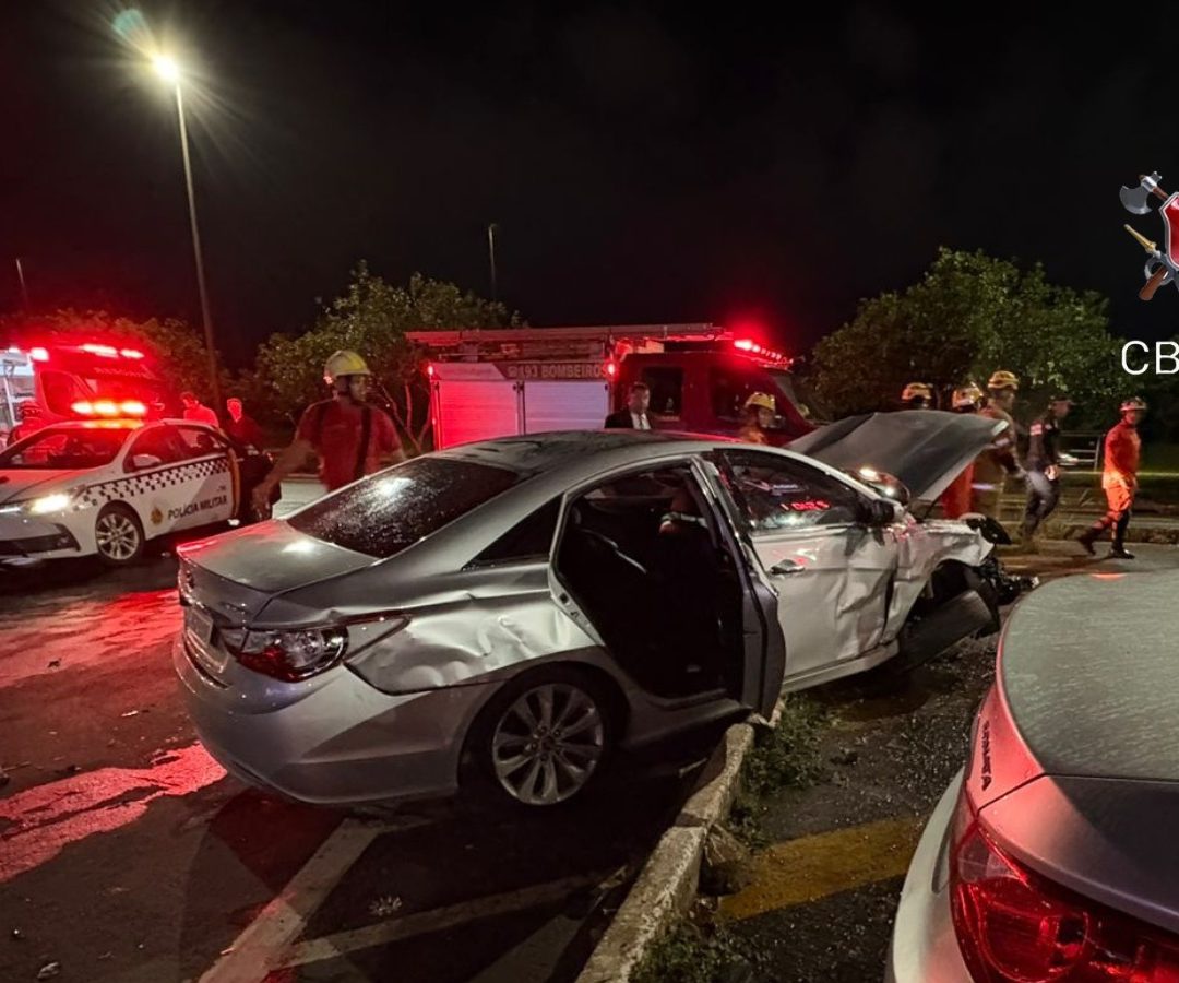 Veículo sai da pista e provoca colisão com cinco carros na L4 Sul