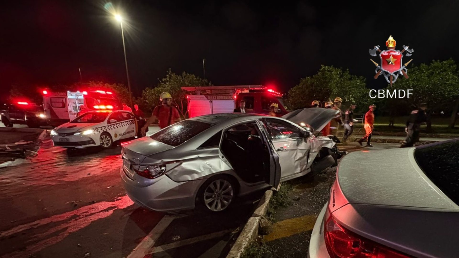 Veículo sai da pista e provoca colisão com cinco carros na L4 Sul